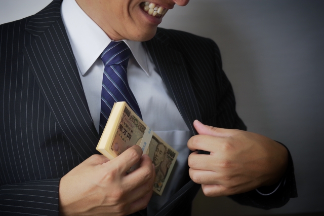 闇金業者は懐にお金を入れる。韮崎市の弁護士や司法書士に無料相談する