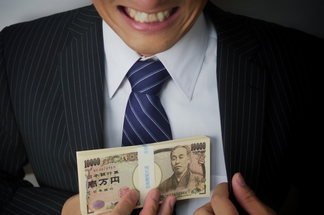 ヤミ金業者は金をせしめてほくそ笑む。大阪狭山市の闇金被害の相談は弁護士や司法書士に無料でできます